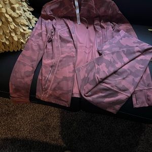 Lululemon jogging outfit